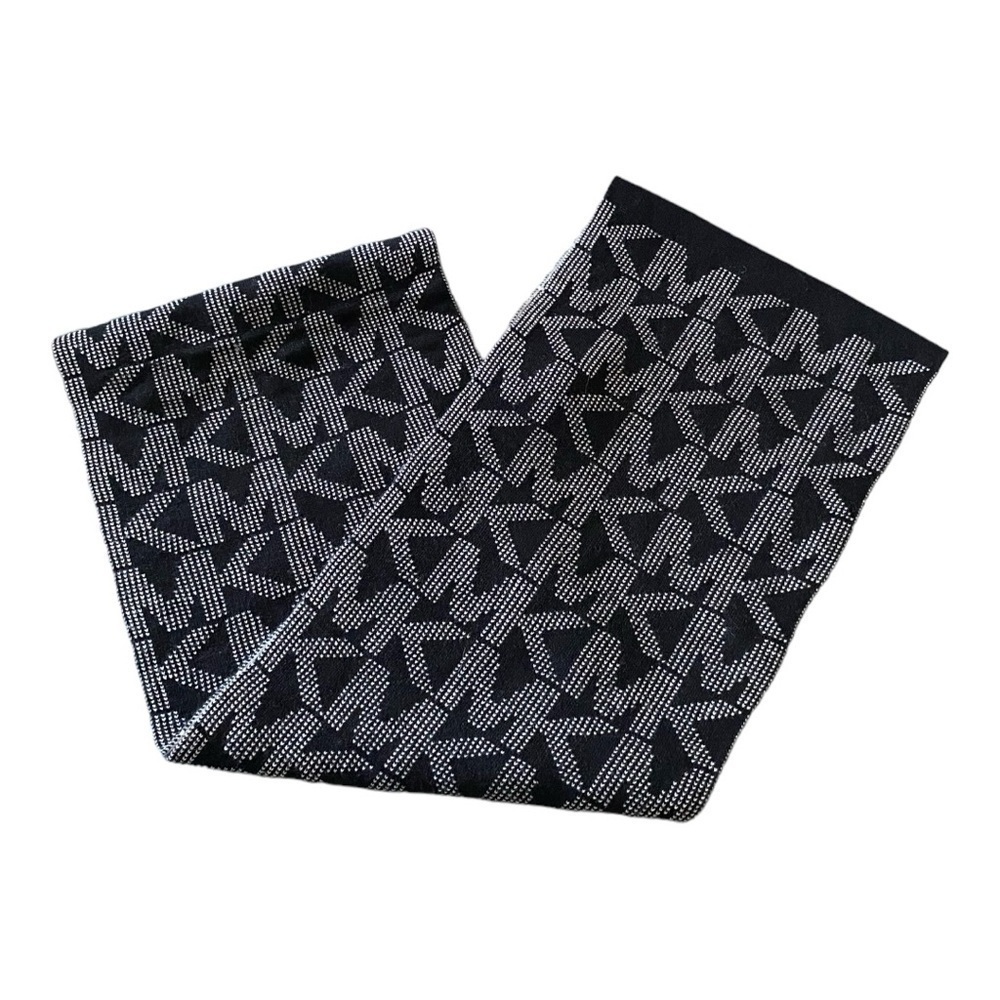 MICHAEL KORS-BLACK AND WHITE INFINITY SCARF